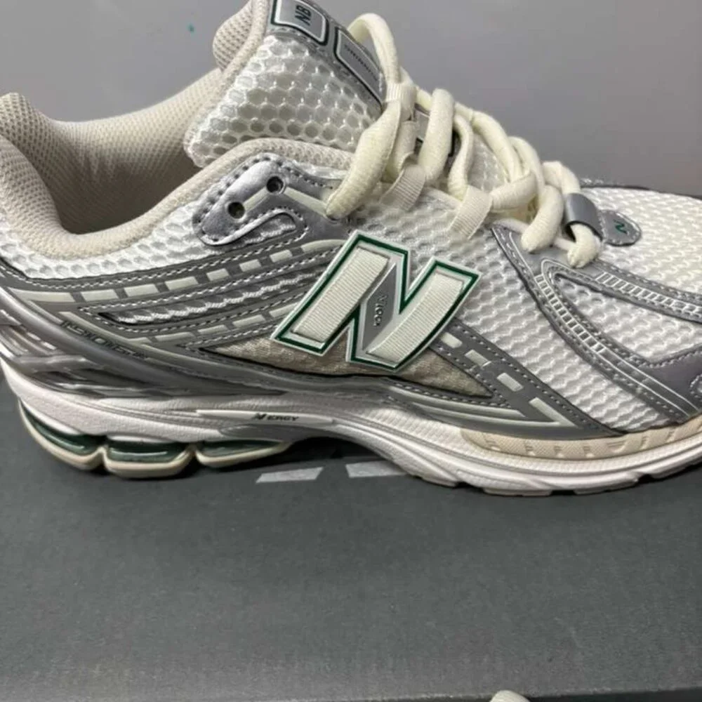 New balance unisex shoes size 5 women 8 color white and silver